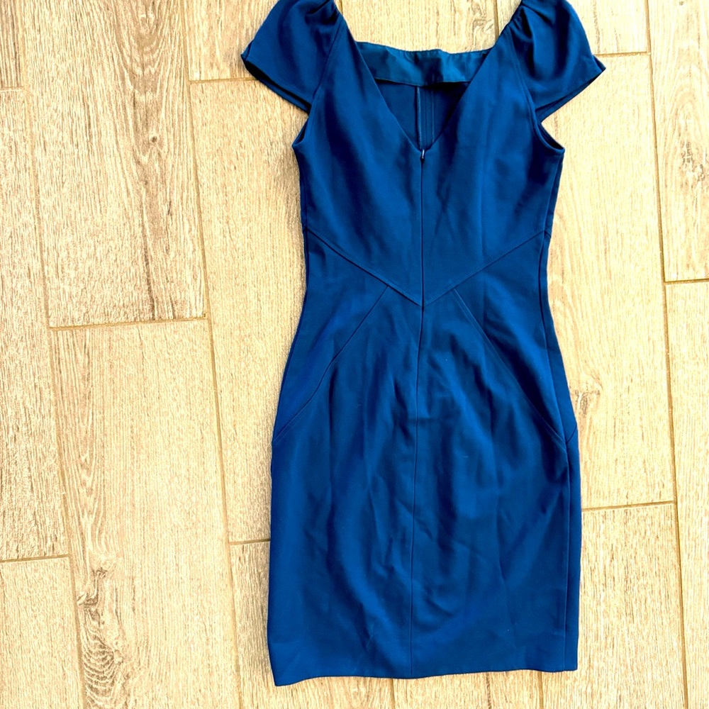 Diane Von Furstenburg Navy Cap sleeve
Business Casual/Cocktail
Stretch fabric